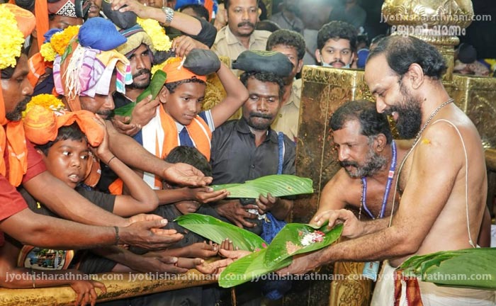 അയ്യപ്പപ്രസാദം എന്തുകൊണ്ട് റാക്കിലയില്‍